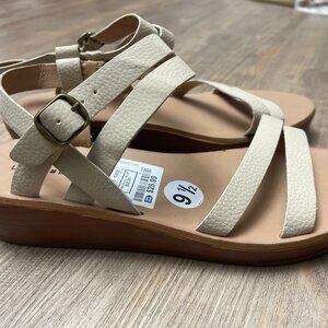 NWT! Lucky Brand Hecilia Ivory Cream Leather Wedge Size 9.5